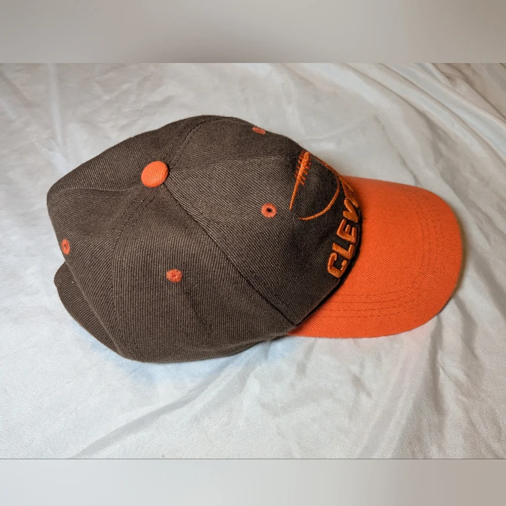Cleveland Browns Hat With Football On‎ It